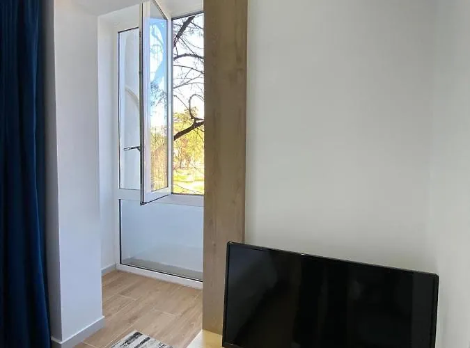 In Blloku In Front Of Taiwan ティラナ