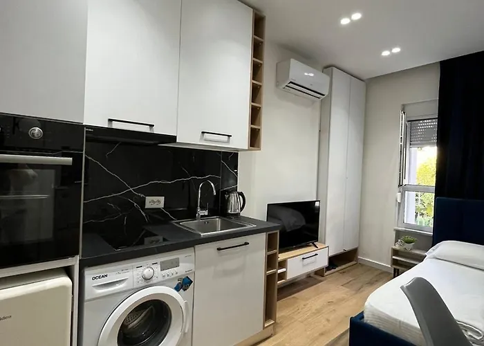 In Blloku In Front Of Taiwan アパート ティラナ