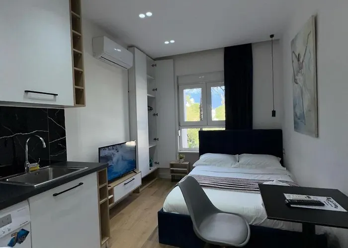 In Blloku In Front Of Taiwan アパート *