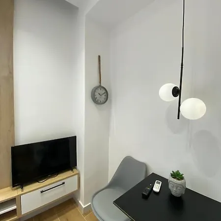 In Blloku In Front Of Taiwan Апартаменты Тирана