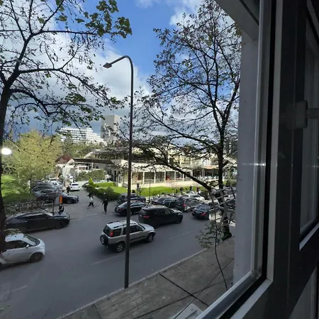 Апартаменты In Blloku In Front Of Taiwan Тирана