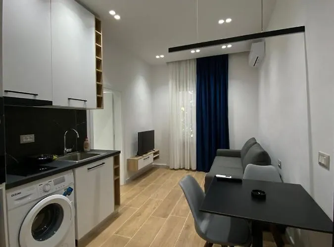 公寓 In Blloku In Front Of Taiwan 地拉那