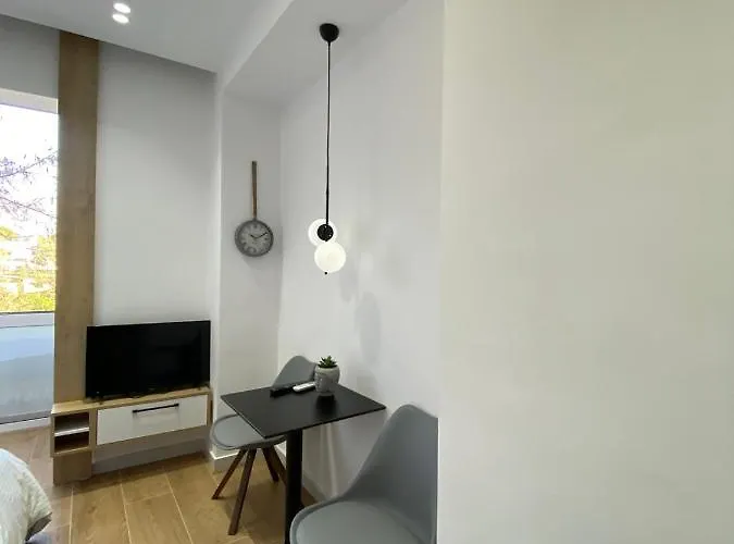 In Blloku In Front Of Taiwan 公寓 地拉那