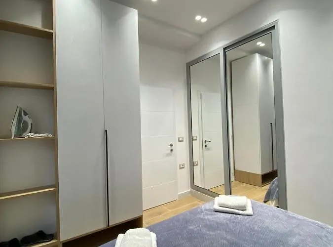 In Blloku In Front Of Taiwan 公寓 *