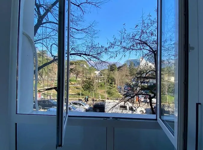 公寓 In Blloku In Front Of Taiwan 地拉那