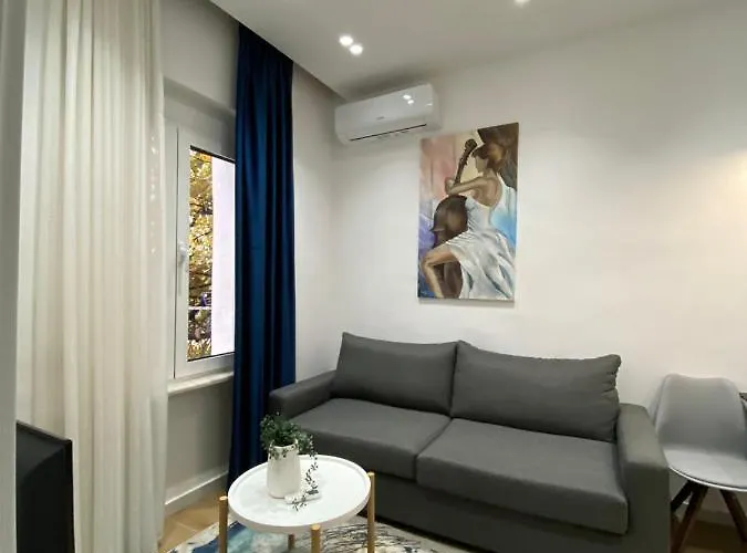 公寓 In Blloku In Front Of Taiwan 地拉那