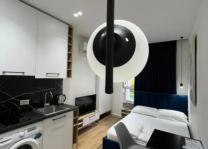 公寓 In Blloku In Front Of Taiwan 地拉那