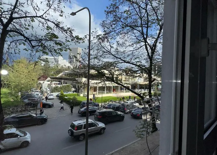 公寓 In Blloku In Front Of Taiwan 地拉那